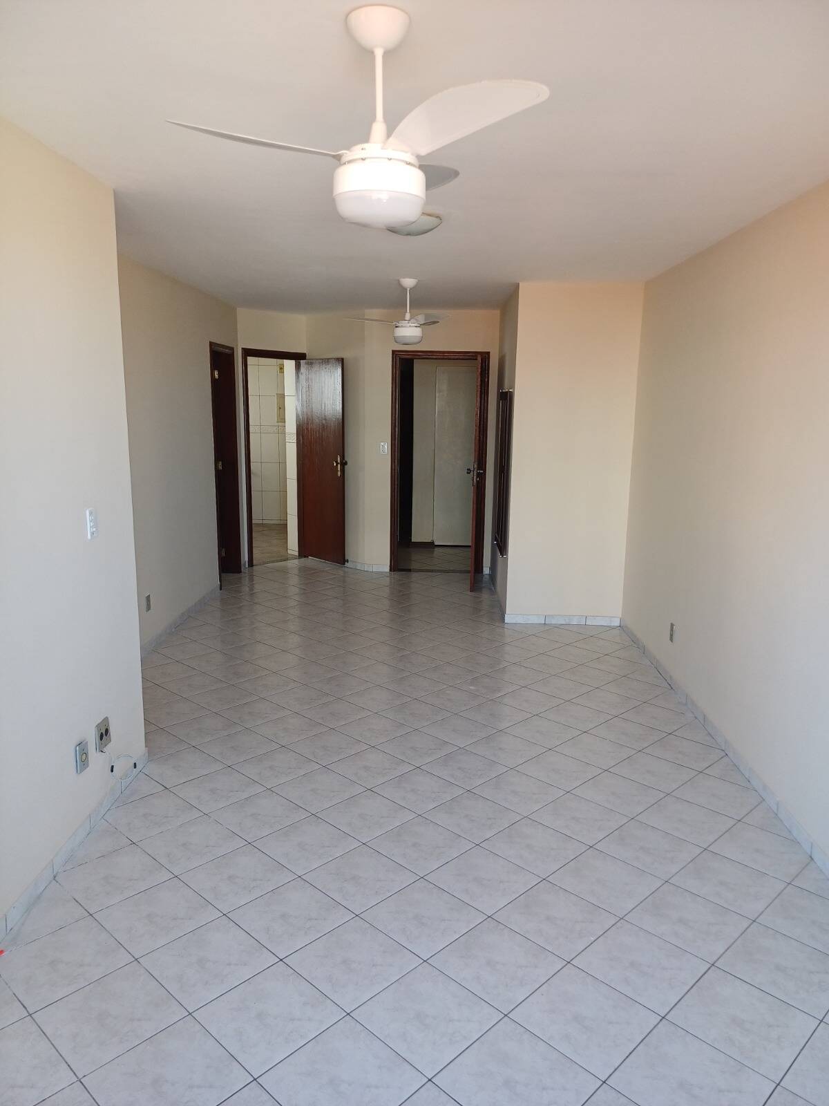 #896 - Apartamento para Venda em Cabo Frio - RJ